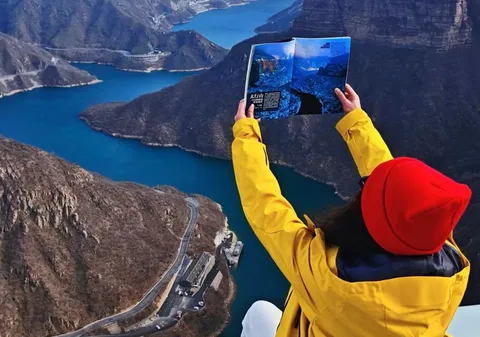 Canyon walkway landscape in Baoquan Scenic Area