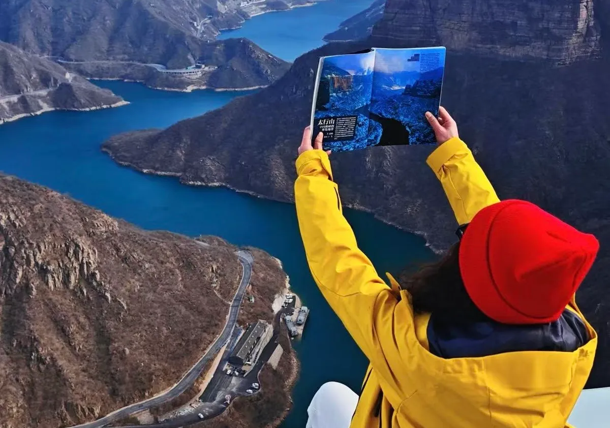 Zhengzhou city private transfer departure to Baoquan Canyon